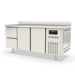 Vaiotec Topline Gastro-Kühltisch, 3-fach GN 1/1 mit 2 Schubladen, 2 Türen & Aufkantung, 1795 × 700 mm