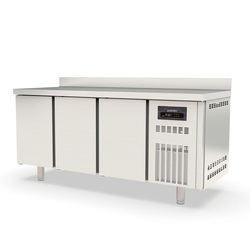 Vaiotec Topline Gastro-Kühltisch, 3-fach GN 1/1 mit 3 Türen & Aufkantung, 1795 × 700 mm