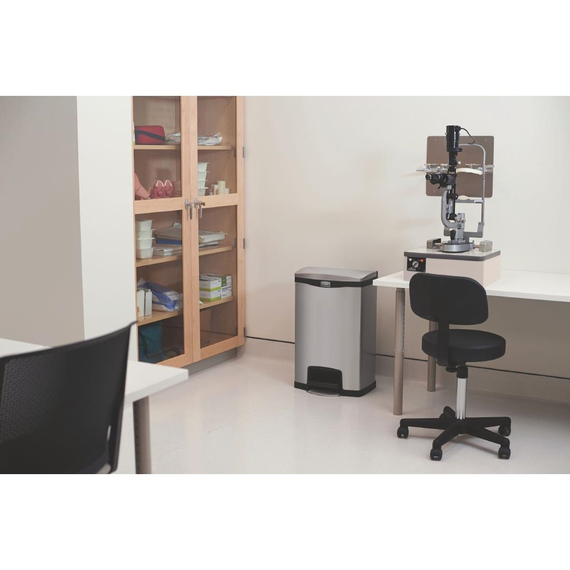 Rubbermaid Slim Jim Front Step Pedaleimer Edelstahl 50L, Bild 2