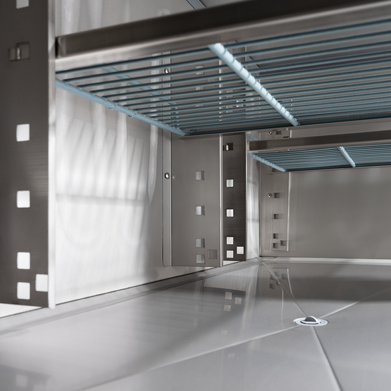 Starline Edelstahl Kühltisch, 3-türig, GN 1/1, 1365x700x875 mm (BxTxH), ohne Aufkantung, Bild 3