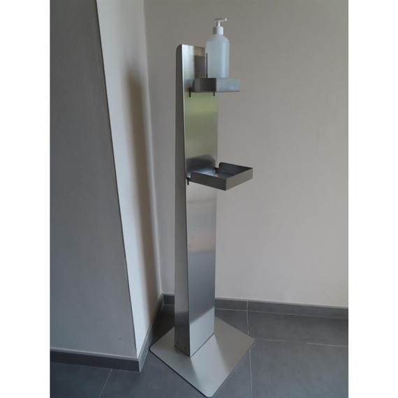 Händedesinfektionsstation mit Regalen