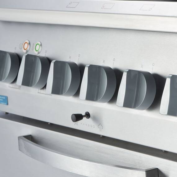 Stalgast Edelstahl Gasherd Basic mit 4 Brennern (2x3,5 +2x5) und Elektro-Umluft-Backofen  GN 2/1, Serie 700 ND, Bild 6